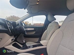 Volvo XC40 T3 Petrol (163hp) Manual  Heated Seats - Image 4
