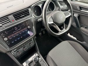 Volkswagen Tiguan 2.0tdi 122HP Manual - Image 3