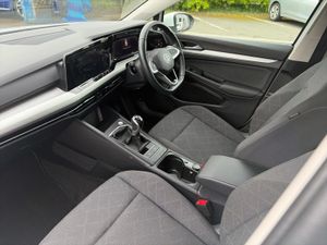 Volkswagen Golf Life 1.0 TSI 110HP Manual - Image 3