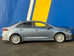 Toyota Corolla LUNA 1.8 HYBRID AUTO // LOW MILEAGE - Image 2