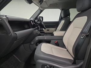 Land Rover Defender Diesel Estate X-Dynamic HSE - Image 4