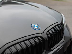 BMW 3 Series 330e M Sport Pro - Image 4