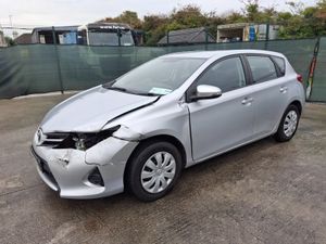 *132 Toyota Auris. Light Damage - Image 3