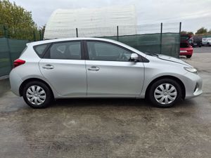 *132 Toyota Auris. Light Damage - Image 4