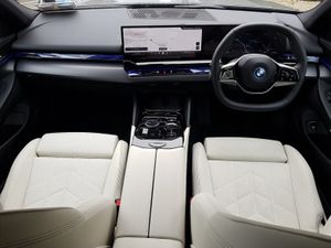 BMW i5 Edrive40 Sport Edition - Image 4