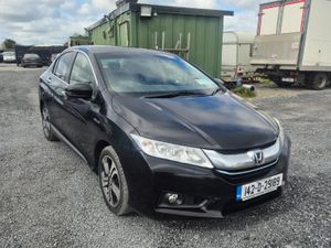 2014 honda grace hybrid automatic - Image 3
