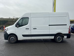Renault Master MWB EX VAT Price Displayed - Image 4