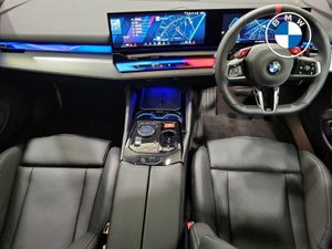 BMW M5 Saloon - Image 4