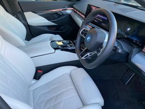 BMW 5-Series Touring 530e M-Sport Auto (PHEV) - Image 2