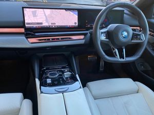 BMW 5-Series Touring 530e M-Sport Auto (PHEV) - Image 4