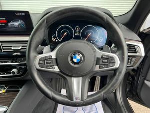 BMW 5-Series 530e M-SPORT COMPETITION 2.0 HYBRID / - Image 4