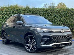 Volkswagen Tiguan R-LINE 1.5 HYBRID ** MASSIVE SPE - Image 3