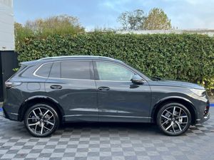 Volkswagen Tiguan R-LINE 1.5 HYBRID ** MASSIVE SPE - Image 4