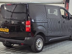 Vauxhall Vivaro Crew CAB 6 Seater - Image 4