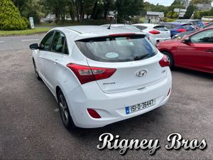 Hyundai i30 1.6 DELUXE 5DR - Image 4