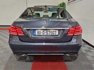 Mercedes-Benz E-Class E220 BLUETEC SE PREMIUM (PAN - Image 4