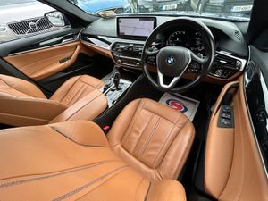 212 BMW 520D Mediterranean Blue on saddle leather - Image 3