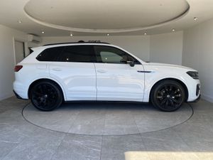 Volkswagen Touareg 2022 - Image 4