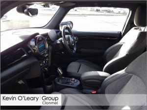 MINI Cooper Cooper Classic Auto - Image 4