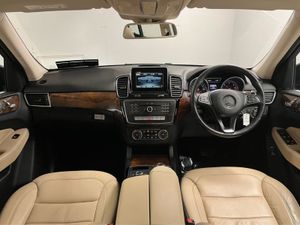 Mercedes-Benz GLE 250d - 17 Inch Alloys - Parking - Image 4