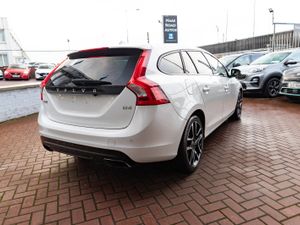 V60 2.0D4 SE LUXURY 5DR ESTATE AUTOMATIC// - Image 3