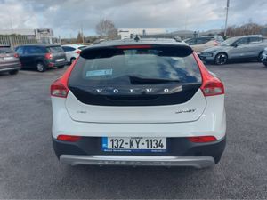 Volvo V40 1.6 D2 CROSS COUNTRY LUXURY 5 5DR 40 SER - Image 4