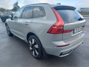 Volvo XC60 T6 PHEV PLUS DARK AWD - Image 4
