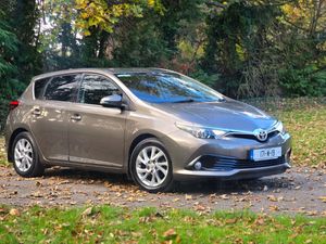 2017 Toyota Auris 1.4 D4D SOL - Image 2