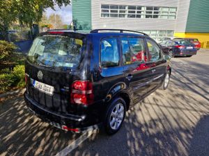 Volkswagen Touran 2010 - Image 3