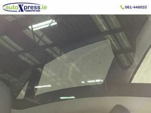 Tesla Model Y LONG RANGE Dual motor AWD, Reversing - Image 4