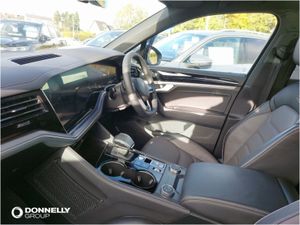 Volkswagen Touareg Diesel Estate Black Edition - Image 3