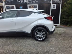 Toyota C-HR 1.8 HYBRID - Image 4