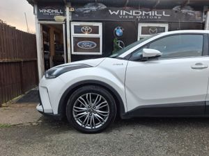 Toyota C-HR 1.8 HYBRID - Image 2