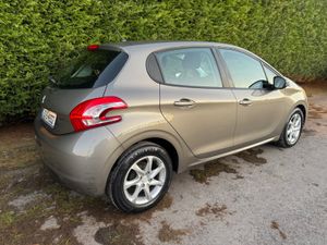 Peugeot 208 ACTIVE 1.4 Hdi 1 OWNER LOW MILEAGE - Image 2