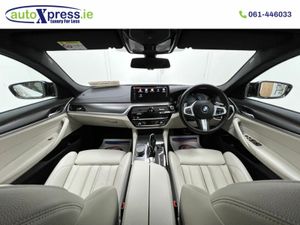 BMW 5-Series 520D M SPORT Automatic, Reversing cam - Image 2