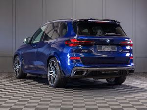 2025 BMW X5 X-Drive 50e M-Sport - Image 4