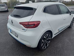 Renault Clio E-TECH HYB V HEV 140 MY20 5DR AUTO - Image 3