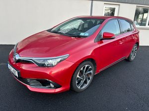 152 Toyota Auris Design 1.2 Petrol - Image 2