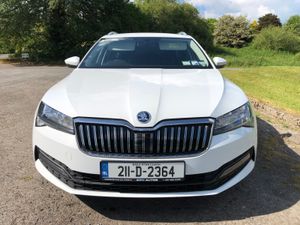 Skoda superb Estate in Glacier white - Image 3