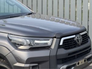 Toyota Hilux DIESEL RARE INVINCIBLE X 4WD - Image 3
