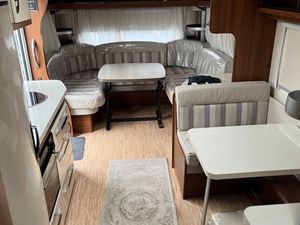 BARGAIN 2015 Hobby 6 Berth Fixed Bed Caravan - Image 4