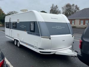 BARGAIN 2015 Hobby 6 Berth Fixed Bed Caravan - Image 2