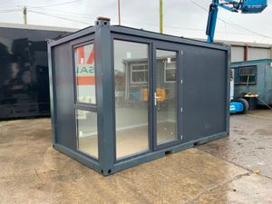 UNUSED HOME OFFICE / GARDEN ROOM......1019. - Image 4