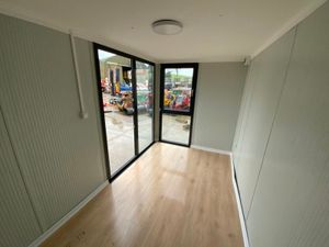 UNUSED HOME OFFICE / GARDEN ROOM......1019. - Image 3