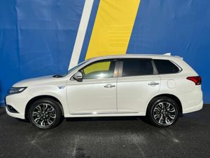 Mitsubishi Outlander 4WD 2.0 HYBRID // DIAMOND CUT - Image 3