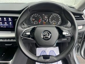 Skoda Octavia AMBITION 2.0 TDI ESTATE // APPLE CAR - Image 4