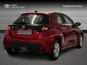 Toyota Yaris 1.0 LUNA - Image 2