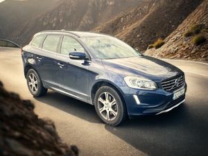 2015 Volvo XC60 D4 (181hp) SE Geartronic Automatic - Image 4