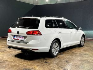 Volkswagen Golf COMFORT LINE - FACTORY ALLOYS - CR - Image 4