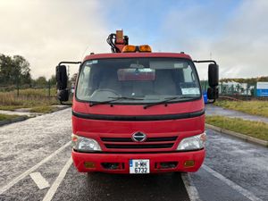 Hino 7.5 Ton Crane - Image 2